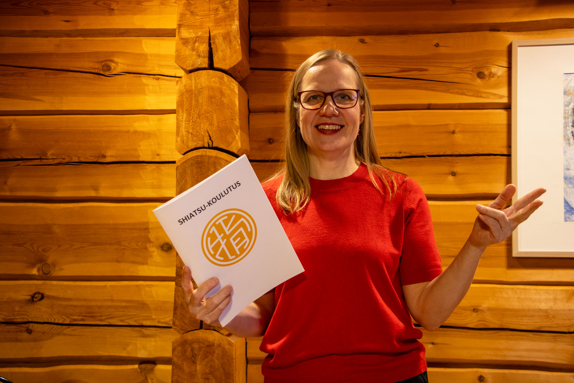 Seija Ekholm kertoo Shiatsusta hoitajakoulutuksessa.