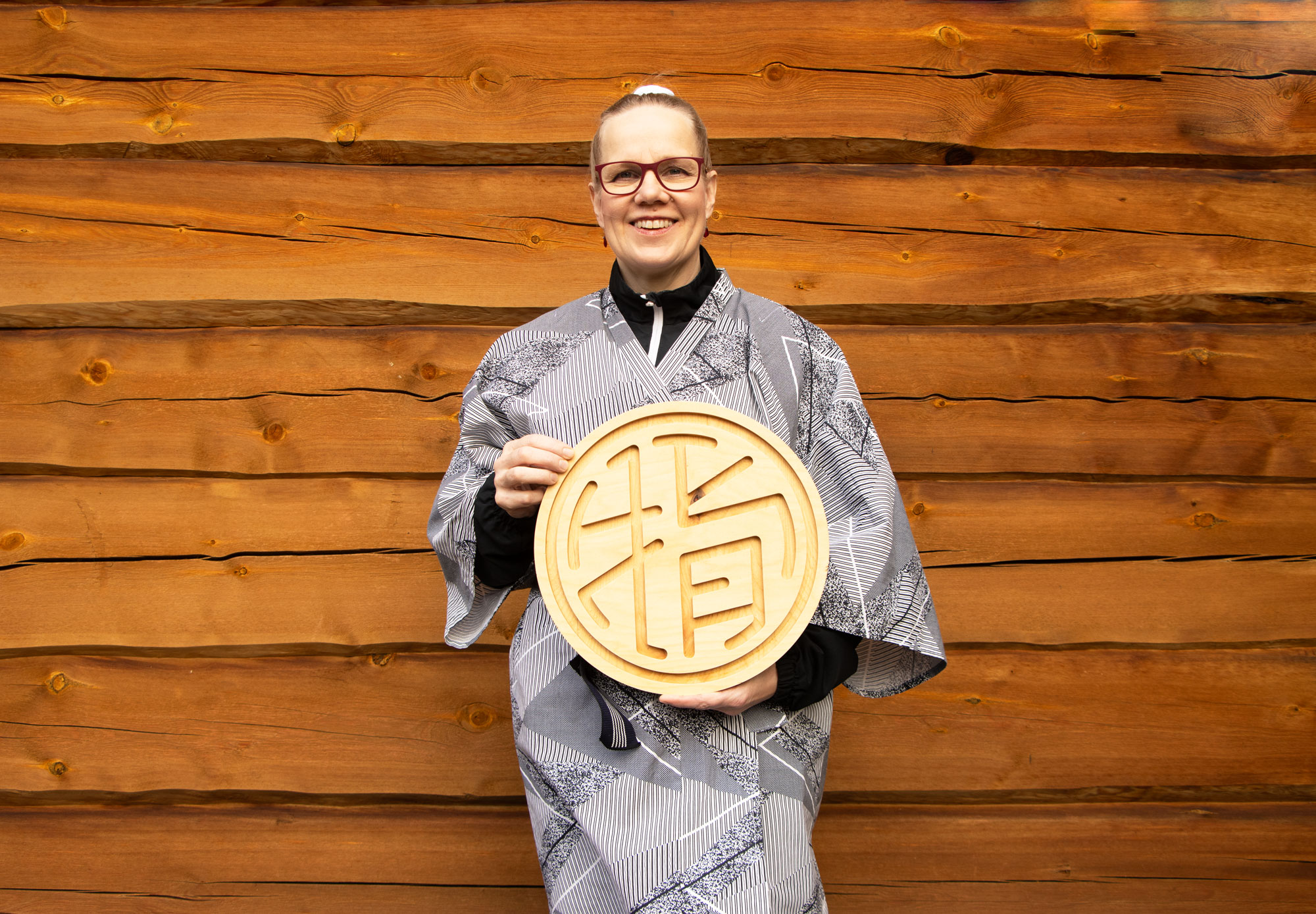 Seija Ekholm opettaa Shiatsua Kirvesrannassa.